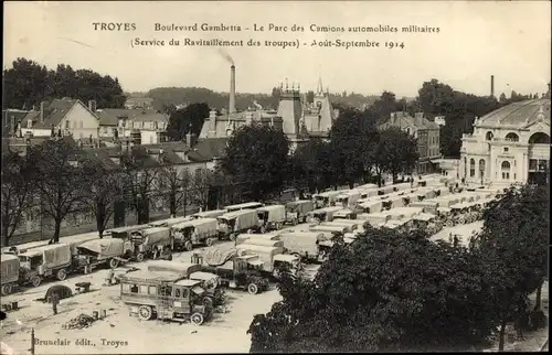 Ak Troyes Aube, Boulevard Gambetta, Le Parc des Camions automobiles militaires, 1914