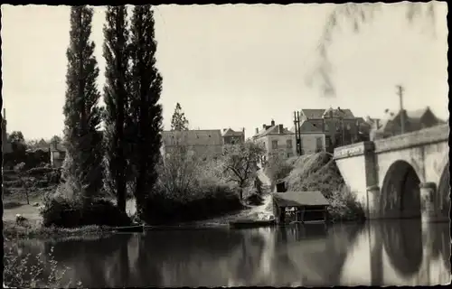 Ak Saint Jean sur Erve Mayenne, Die Ufer des Flusses