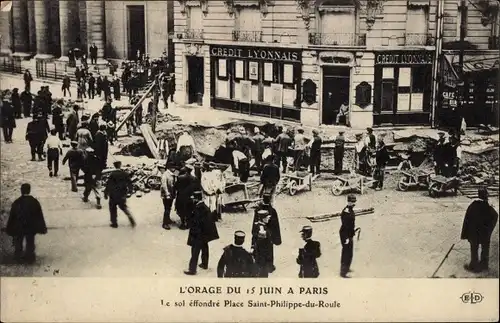 Ak Paris VIII., L'Orage du 15 Juin, le sol effondre Place Saint Philippe du Roule, Credit Lyonnais