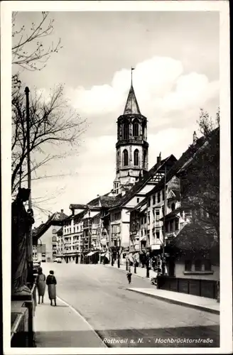 Ak Rottweil am Neckar, Hochbrücktorstraße, Kirchturm, Passanten