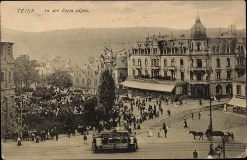 Ak Trier an der Mosel, An der Porta nigra, Straßenbahn