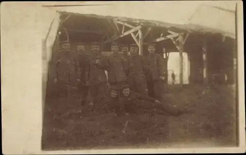 Foto Ak Deutsche Soldaten in Uniformen, Gruppenaufnahme, I WK