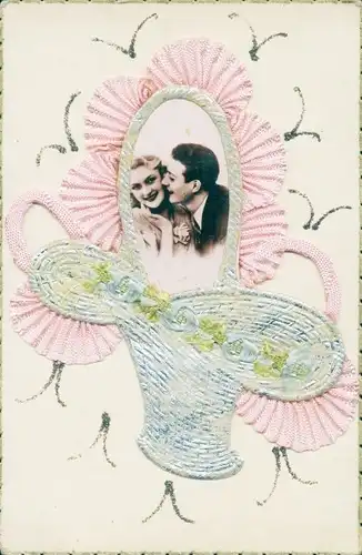 Stoff Ak Liebespaar, Blumenkorb, Kitsch