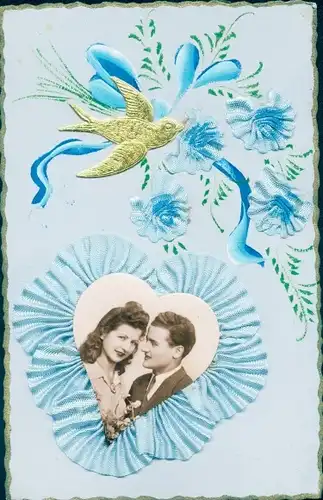 Stoff Ak Liebespaar, Schwalbe, Blaue Blumen, Kitsch