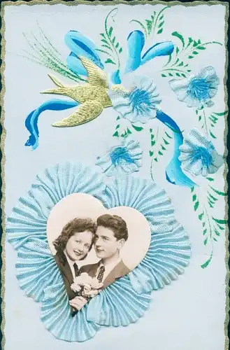Stoff Ak Liebespaar, Blaue Blumen, Schwalbe, Kitsch