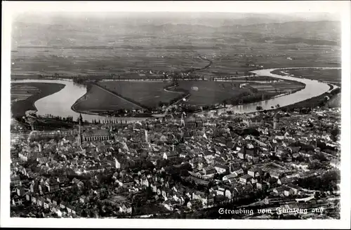 Ak Straubing an der Donau Niederbayern, Fliegeraufnahme vom Ort