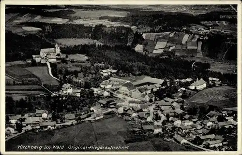 Ak Kirchberg im Wald in Niederbayern, Fliegeraufnahme vom Ort