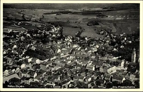 Ak Rehau im Fichtelgebirge Oberfranken, Fliegeraufnahme, Panoramablick auf die Stadt