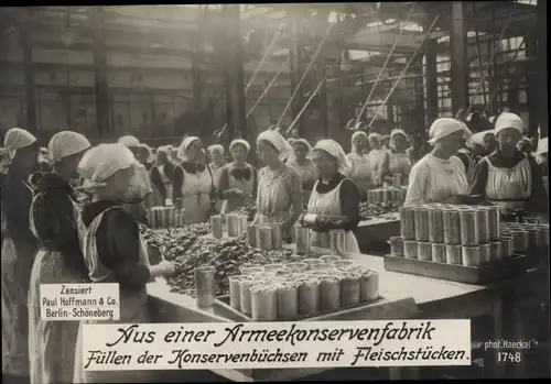 Ak Armeekonservenfabrik, Füllen der Konservenbüchsen mit Fleischstücken