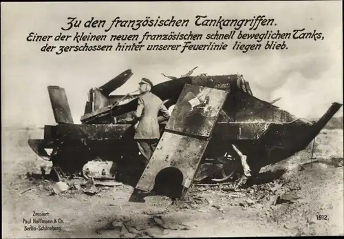 Ak Französischer Panzer zerschossen hinter der deutschen Feuerlinie, I WK