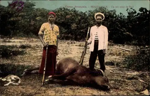 Ak Brazzaville Französisch Kongo, Männer mit erlegtem Büffel