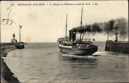 Ak Boulogne sur Mer Pas de Calais, Das Folkestone-Boot verlässt den Hafen