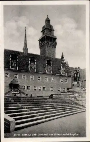 Ak Zeitz im Burgenlandkreis, Rathaus und Denkmal der Widerstandskämpfer