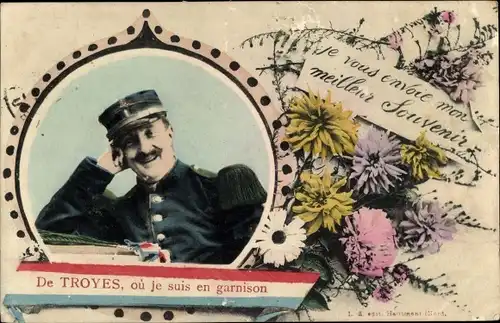 Passepartout Ak Troyes Aube, Blumenstrauß, Männerportrait, Uniform