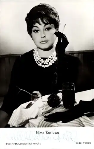 Ak Schauspielerin Elma Karlowa, Portrait, Zigarette, Autogramm