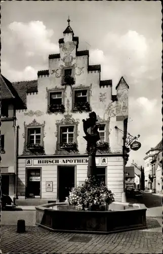 Ak Offenburg in Baden Schwarzwald, Löwenbrunnen am Fischmarkt, Hirsch-Apotheke