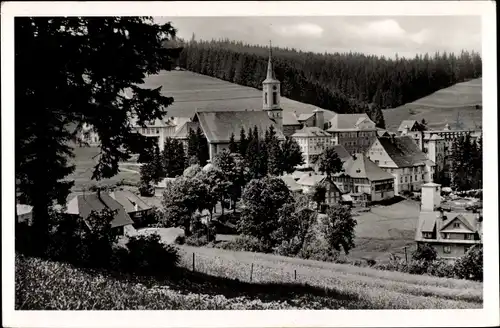 Ak Schönwald im Schwarzwald, Ortsansicht, Kirche