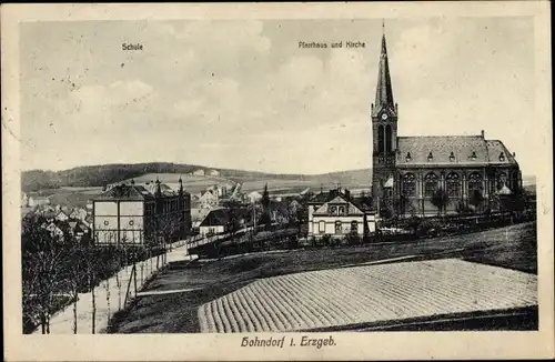 Ak Hohndorf im Erzgebirgsvorland, Schule, Pfarrhaus mit Kirche
