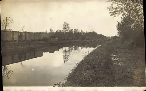 Foto Ak Noyon-Oise, Eisenbahn, zerstörte Brücke