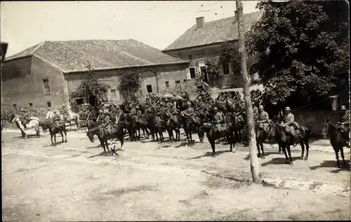 Foto Ak Deutsche Soldaten in Uniformen, Reiter, I WK