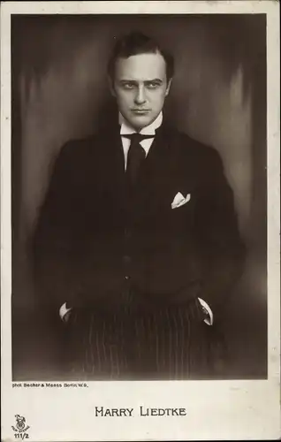 Ak Schauspieler Harry Liedtke, Portrait, Anzug, Hände in Hosentaschen, RPH 111 2