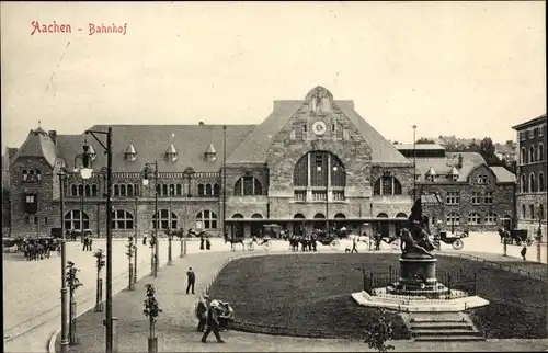 Ak Aachen,  Bahnhof, Vorplatz, Denkmal