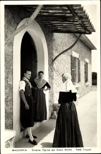 Ak Mallorca Balearische Inseln, Frauen und Mann in spanischen Volkstrachten