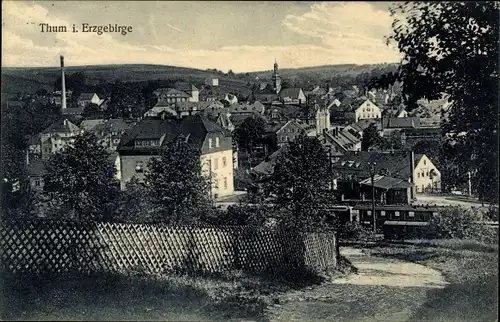 Ak Thum im Erzgebirge, Panorama, Bahnhof