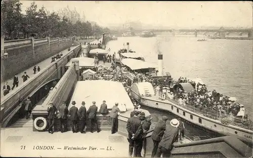 Ak City of Westminster London England, Westminster Pier, Dampfschiffe