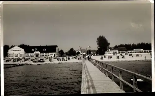 Foto Ak Ostseebad Grömitz in Holstein, Landungsbrücke, Strandhalle