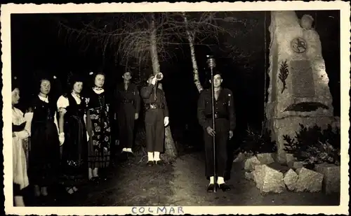 Ak Colmar Kolmar Elsass Haut Rhin, Ehrenmal bei Nacht