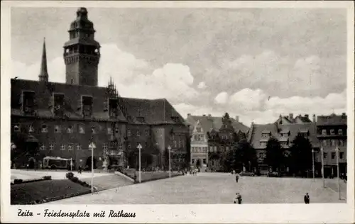 Ak Zeitz im Burgenlandkreis, Friedensplatz mit Rathaus