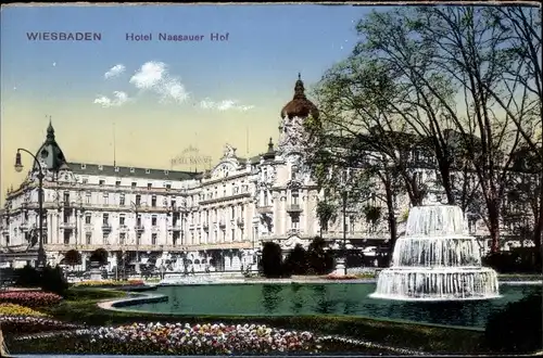 Ak Wiesbaden in Hessen, Hotel Nassauer Hof, Brunnen