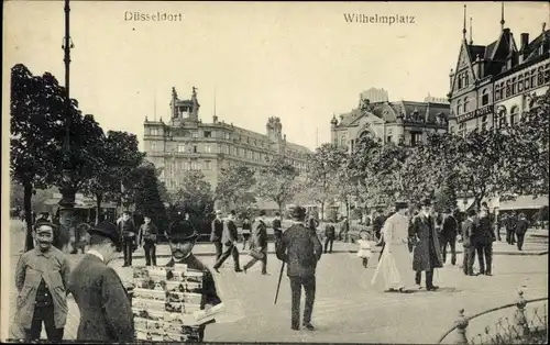 Ak Düsseldorf am Rhein, Wilhelmplatz, Ansichtskartenverkäufer