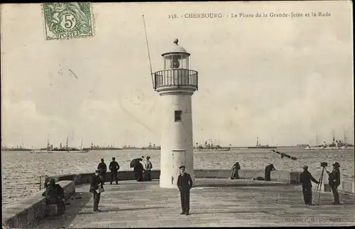 Ak Cherbourg-Manche, Der Leuchtturm des Grande-Jetee, La Rade