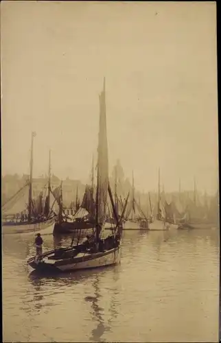 Foto Ak La Rochelle Charente Maritime, Fischerboote