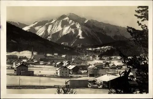 Ak Seefeld in Tirol, Ortsansicht gegen Hocheder, Winteransicht