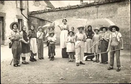 Foto Ak Kinder in Karnevalkostümen, Fasching