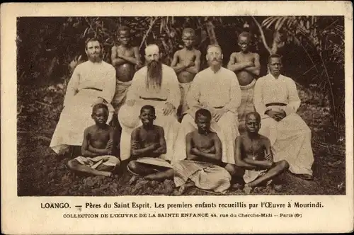 Ak Loango DR Kongo, Mourindi, Missionare mit afrikanischen Kindern