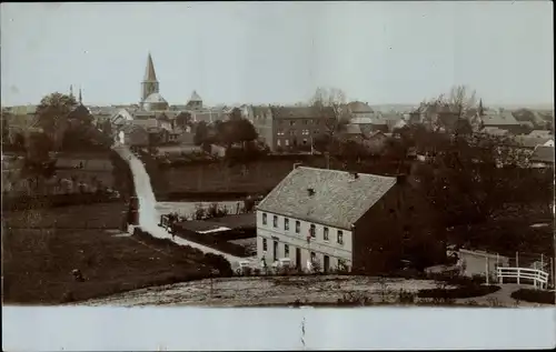 Foto Ak Heerlen Limburg Niederlande, Gesamtansicht, Kirche