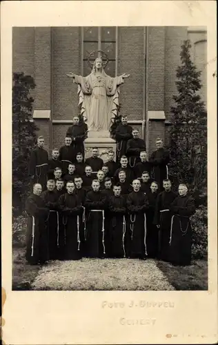 Foto Ak Boekel Nordbrabant Niederlande, Haus Padua, Ordensbrüder, Christusstatue