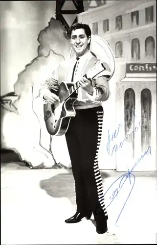 Foto Ak Schauspieler und Sänger Vico Torriani, Portrait, Autogramm, Gitarre