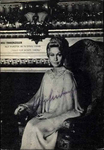 Ak Schauspielerin Heli Finkenzeller, Portrait, Sessel, Gold für Monte Vasall, Autogramm