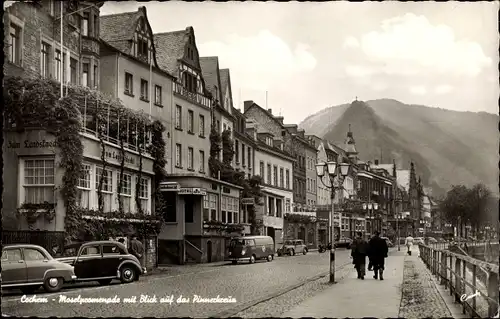 Ak Cochem an der Mosel, Moselpromenade mit Blick auf das Pinnerkreuz