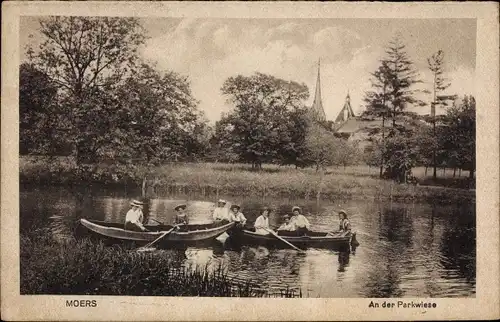 Ak Moers am Niederrhein, Parkwiese, Boote