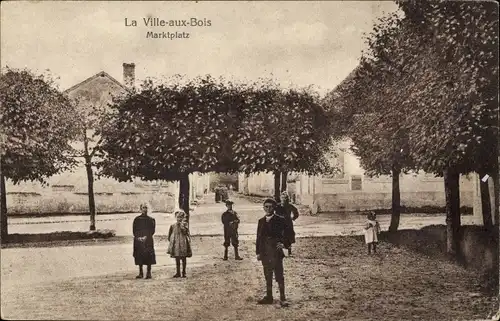 Ak La Ville aux Bois Aube, Marktplatz, Kinder, Gebäude