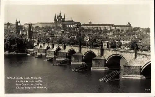 Ak Praha Prag Tschechien, Karlsbrücke, Hradschin