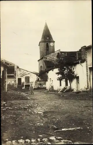 Foto Ak Euvezin Lothringen Meurthe et Moselle, Ortspartie, Kriegszerstörungen, I WK