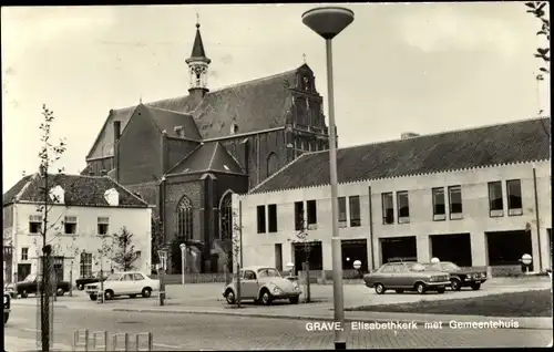 Ak Grave Nordbrabant Niederlande, Elisabethkirche, Gemeindehaus, VW Käfer