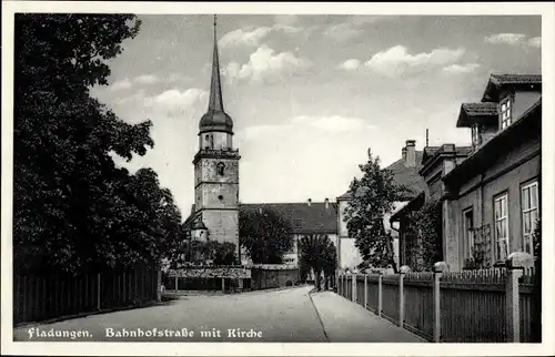 Ak Fladungen in der Rhön Unterfranken, Bahnhofstraße mit Kirche